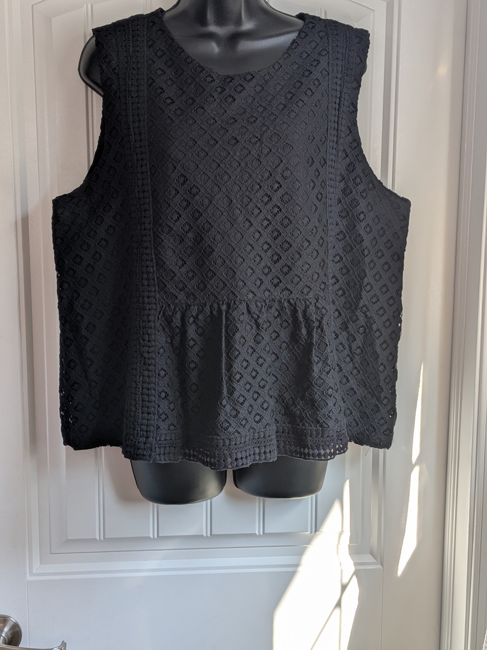 Banana Republic Black Eyelet Lace Sleeveless Peplum Top Sz XL